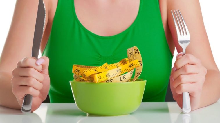 Dieta: a tavola saltare i pasti fa dimagrire?