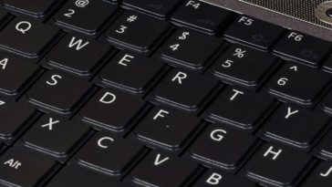 Foto di una tastiera QWERTY