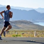 Ragazzo corre running