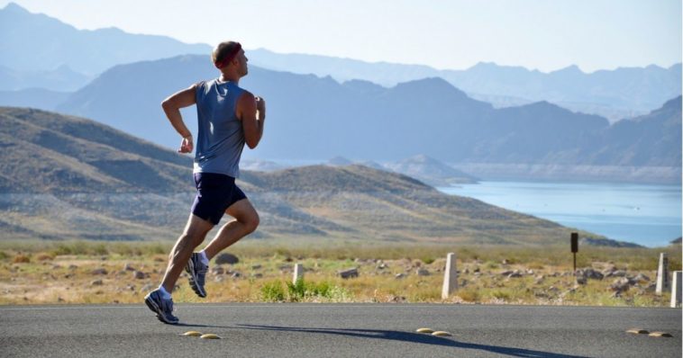 Ragazzo corre running