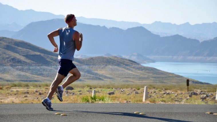 Ragazzo corre running