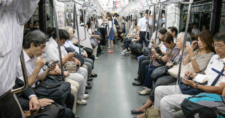 Metropolitana di Tokyo. Puzza-free.