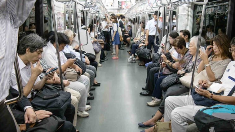 Metropolitana di Tokyo. Puzza-free.