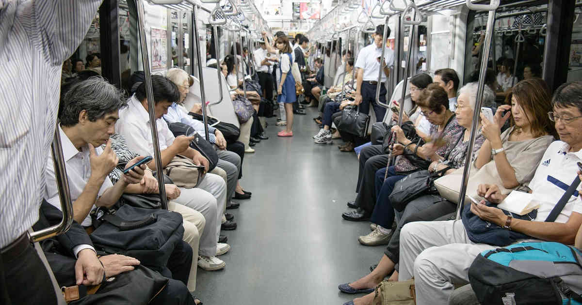 Metropolitana di Tokyo. Puzza-free.