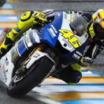 Valentino Rossi alla guida della sua Yamaha.