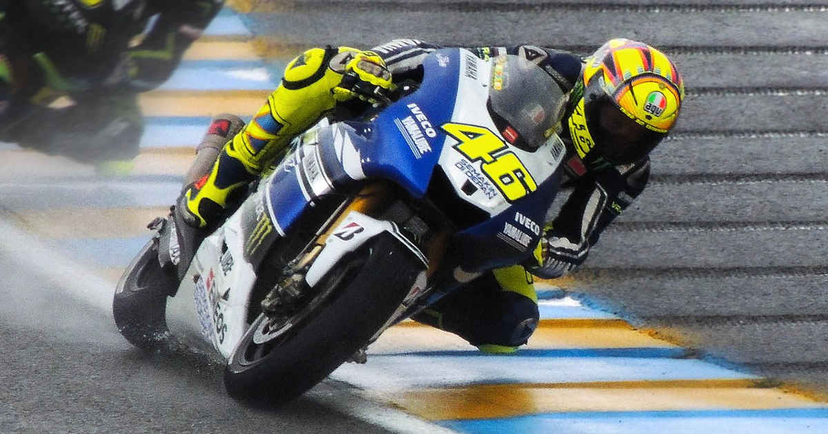 Valentino Rossi alla guida della sua Yamaha.