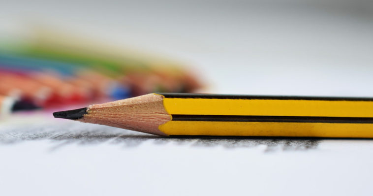 Una matita con forma esagonale