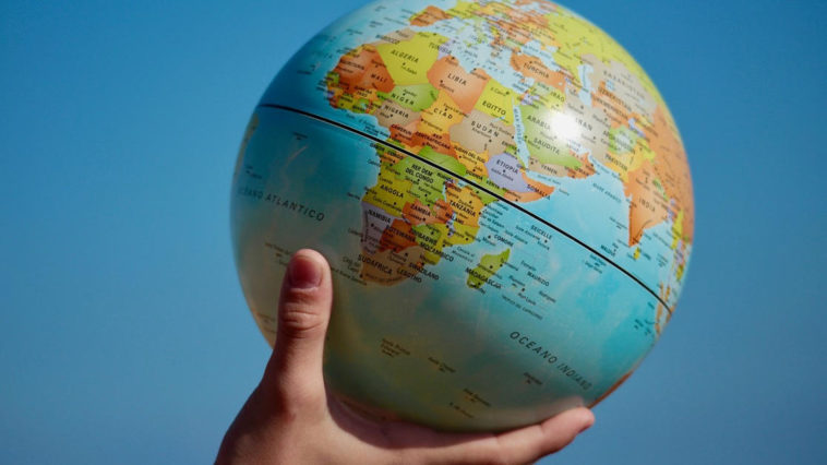 Mappamondo per viaggiare verso le sette meraviglie del mondo