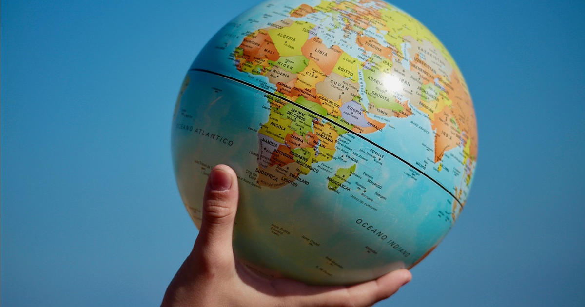 Mappamondo per viaggiare verso le sette meraviglie del mondo