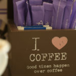 Bar contenitore bustine caffè al posto dei cucchiaini di zucchero