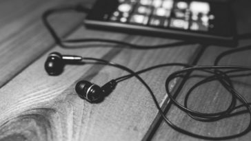 Cuffie, smartphone, musica