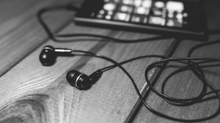 Cuffie, smartphone, musica