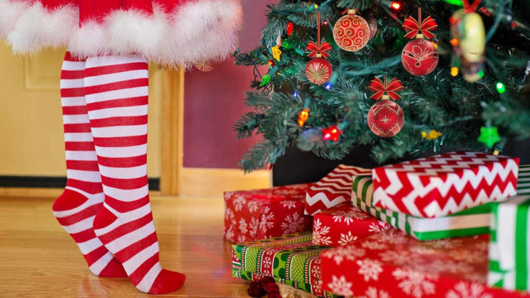 Albero di Natale con regali.