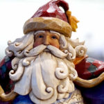 Una statuetta di Babbo Natale per scoprire la sua storia e origini