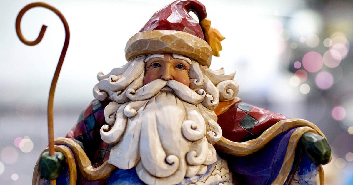 Una statuetta di Babbo Natale per scoprire la sua storia e origini