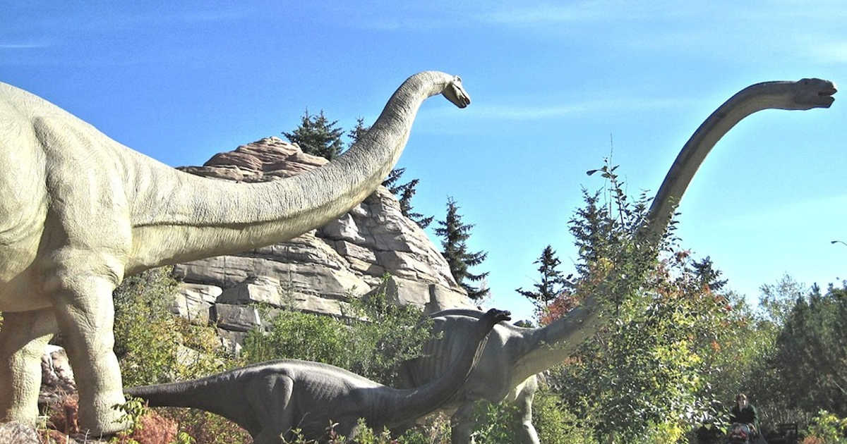 Dinosauri in un parco