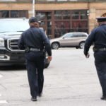 Forze dell'ordine camminano piedipiatti