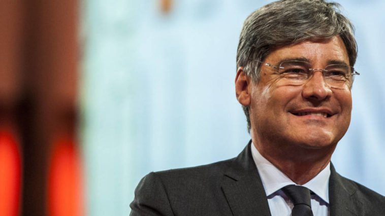 foto di Del Debbio mentre conduceva quinta colonna