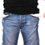 Essere al verde e quindi senza soldi.