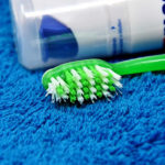 Spazzolino e dentifricio